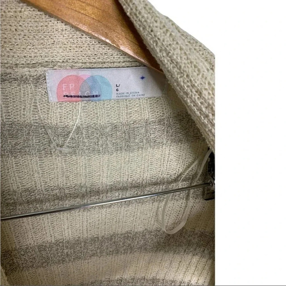 NWOT Free People women’s oversized knit cardigan L - Picture 4 of 6